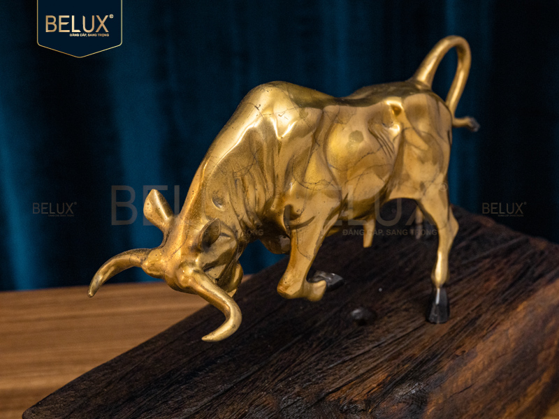 Tượng bò tót bằng đồng decor gốm men vàng dài 32cm